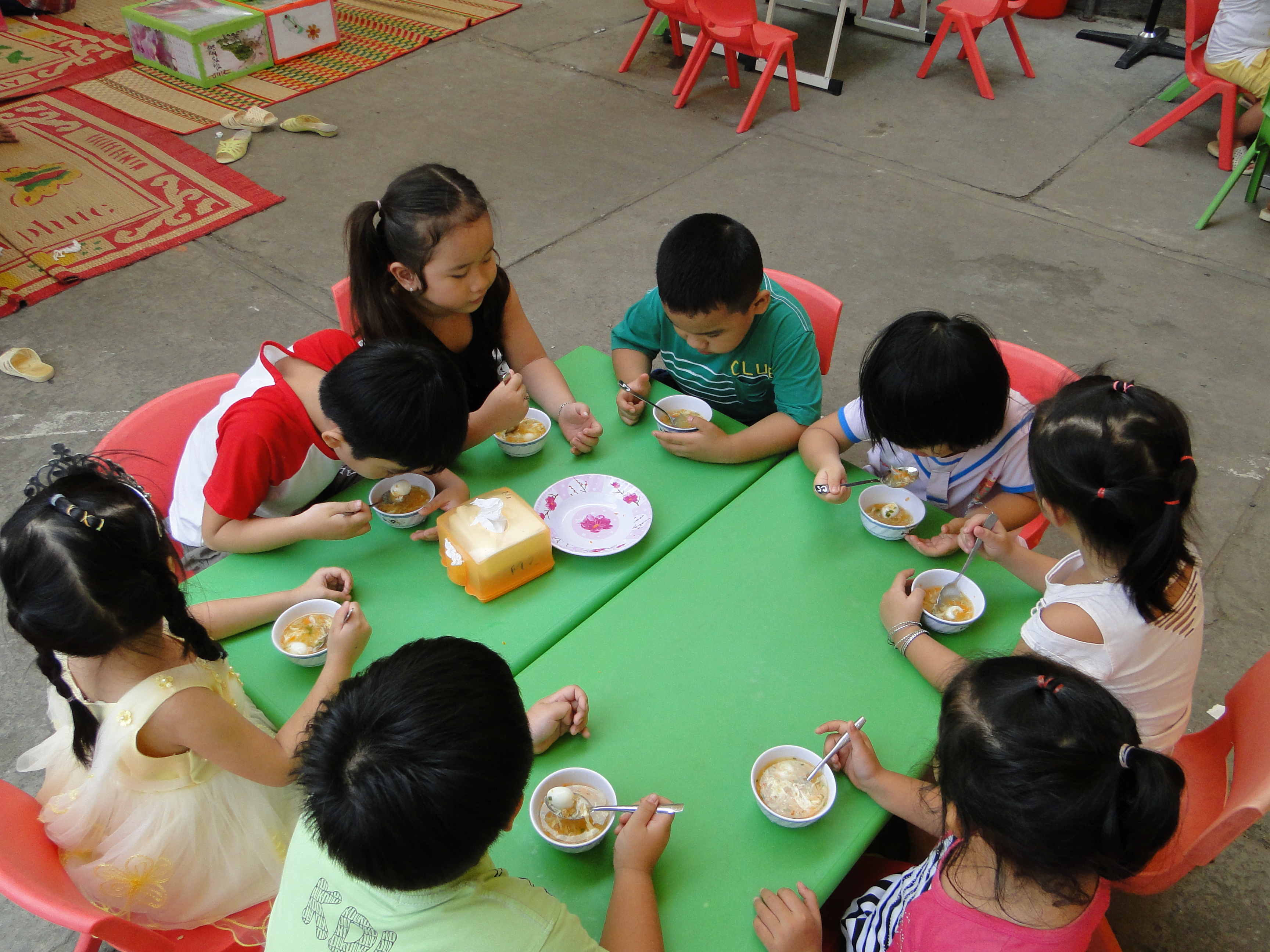 “Trường Mầm non Sao Sáng rộn ràng vui xuân”